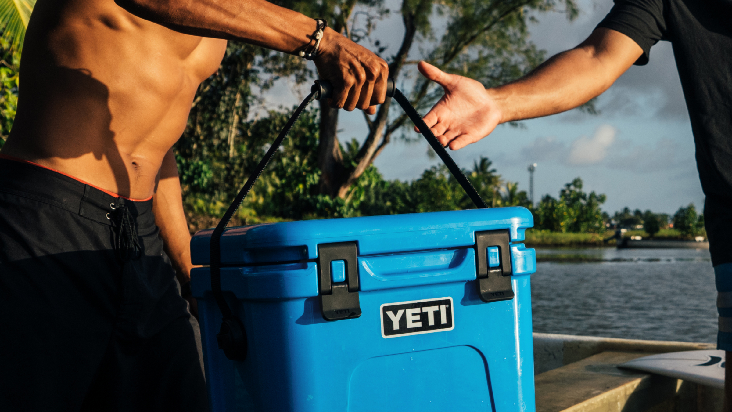Yeti Tundra cool box in Big Wave Blue