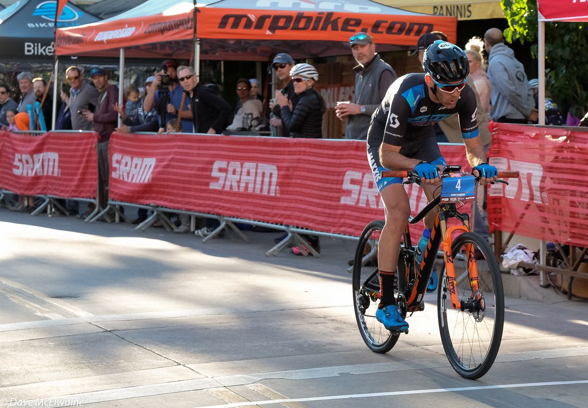 Geoff Kabush (Scott-Maxxis) time-trialling with one lap remaining in the race