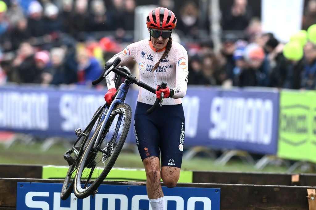 HOOGERHEIDE NETHERLANDS FEBRUARY 04 Lucinda Brand of The Netherlands competes during the 74th World Championships CycloCross 2023 Womens Elite CXWorldCup Hoogerheide2023 on February 04 2023 in Hoogerheide Netherlands Photo by David StockmanGetty Images