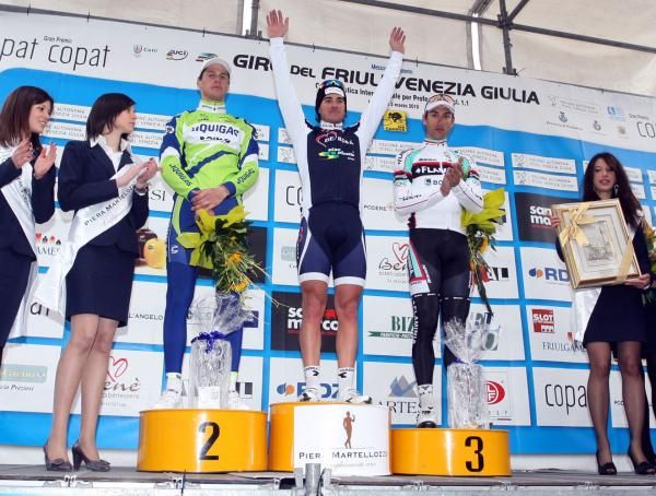 Jacopo Guarnieri (2nd, Liquigas Doimo), Roberto Ferrari (1st, De Rosa Stac Plastic) and Enrico Rossi (3rd, Flaminia)