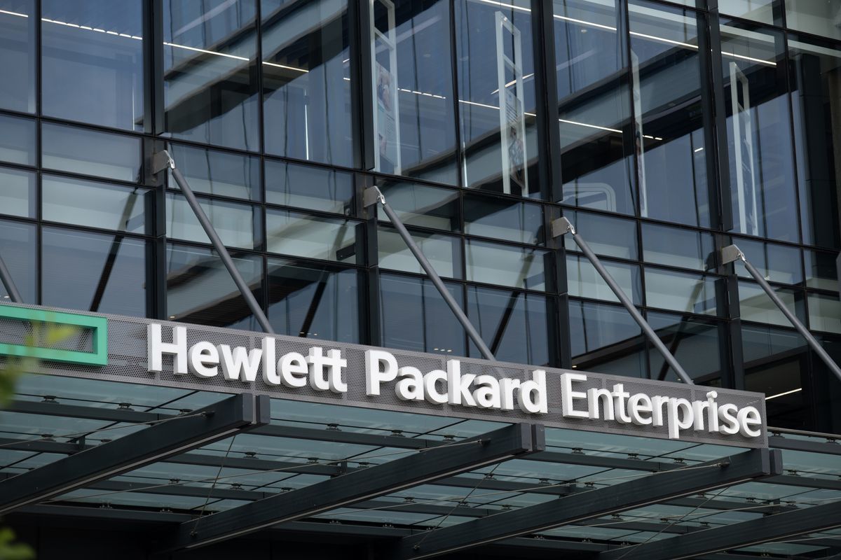 The words &quot;Hewlett Packard Enterprise&quot; on an HPE office shot with a telephoto lens.