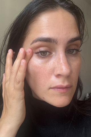 Julia Marzovilla applying Dior Prestige the Eye to her right eye