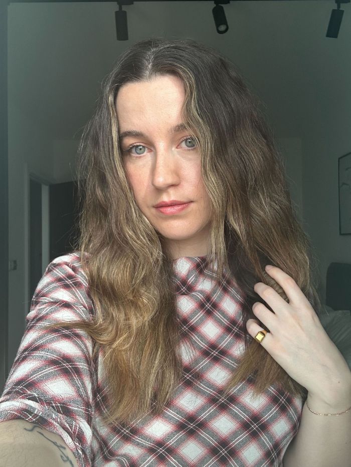 Junior beauty editor Grace Lindsay changing her hair colour to butterscotch blonde