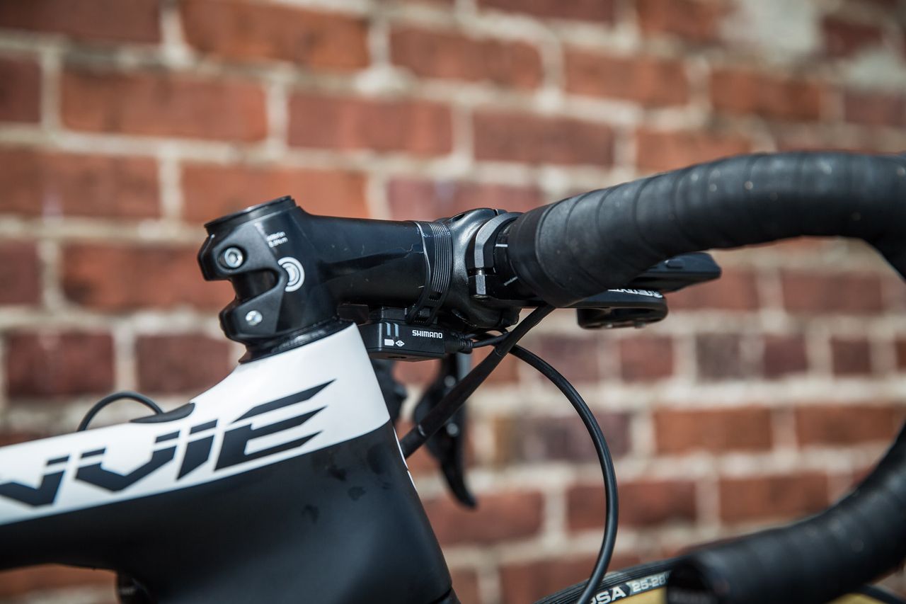 The wiring for the Di2 on Coryn Rivera's Liv Envie is tightly and neatly wrapped under the stem