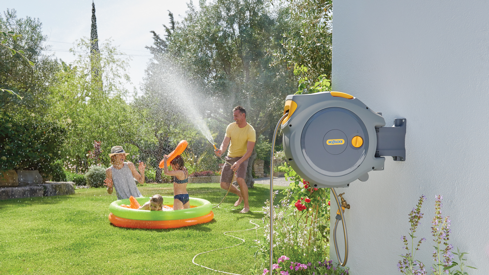 Garden Retractable Hose Reel,Portable Hose Reel,A 10-Meter Water Pipe with  3 Types of Nozzles,Suitable for Lawn Garden Watering,Car Washing,Household  Cleaning,15m : : Patio, Lawn & Garden