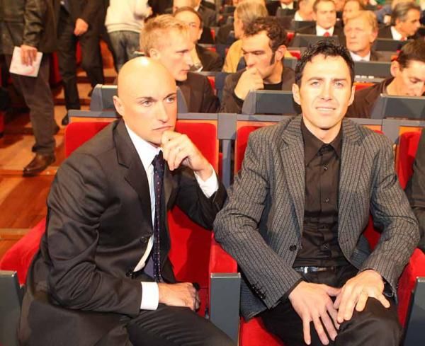 Simoni (r) and Stefano Garzelli at the Giro presentation.