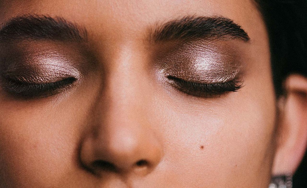 Model wears Les 4 Ombres Tweed Chanel eyeshadow