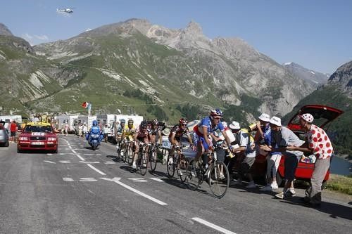 French champion Christophe Moreau (Ag2r) leads Alejandro Valverde and Cadel Evans in the chasing group.