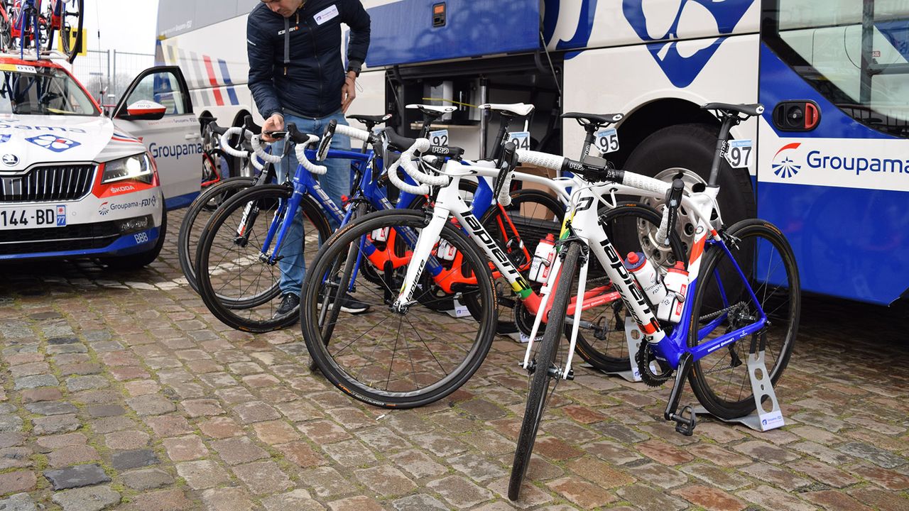 Groupama-FDJ used a mix of Lapierre Aircode and Xelius framesets