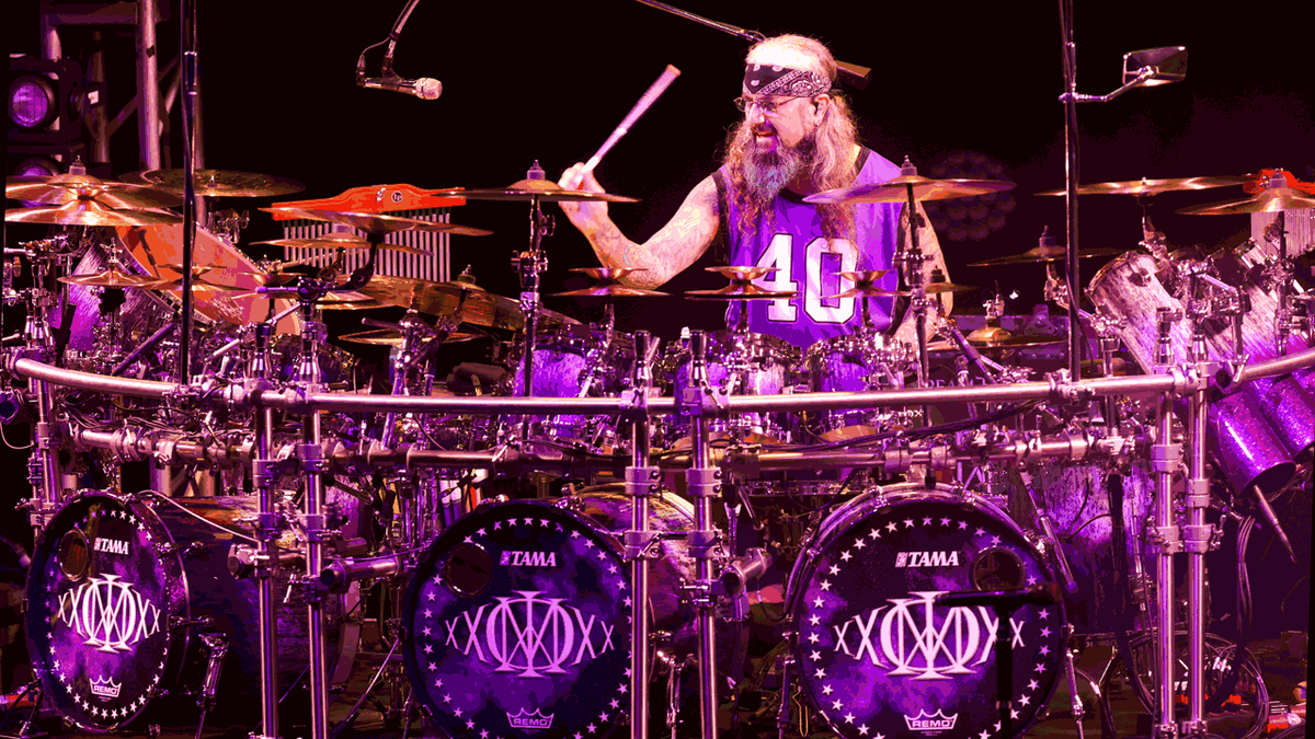 Mike Portnoy onstage