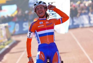 Elite Women - Vos strikes again with late attack