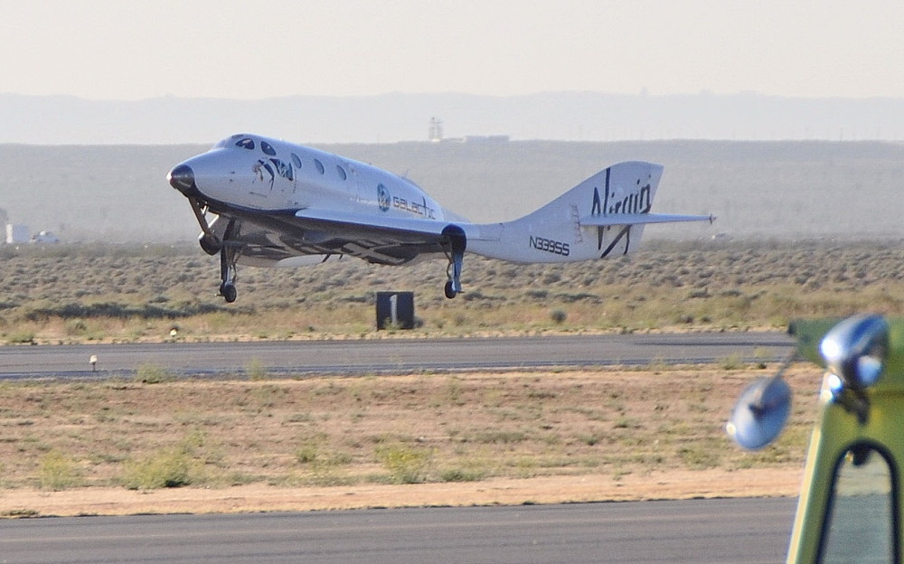 Virgin Galactic&#039;s SpaceShipTwo lands