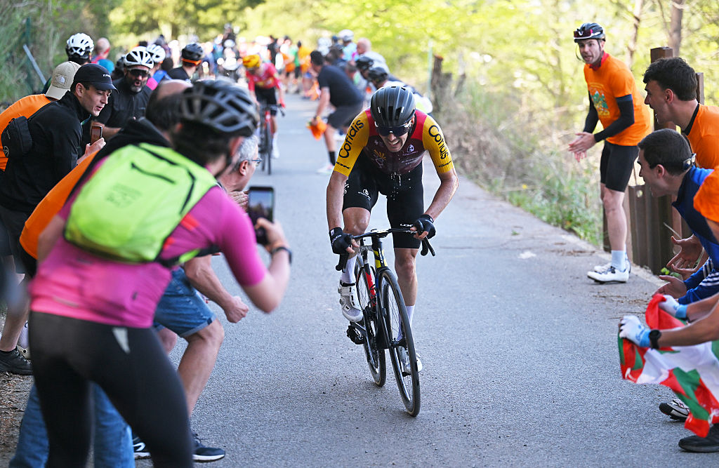 As it happened: Victory goes to the breakaway and yellow jersey gains time on chaotic stage four of Itzulia Basque Country