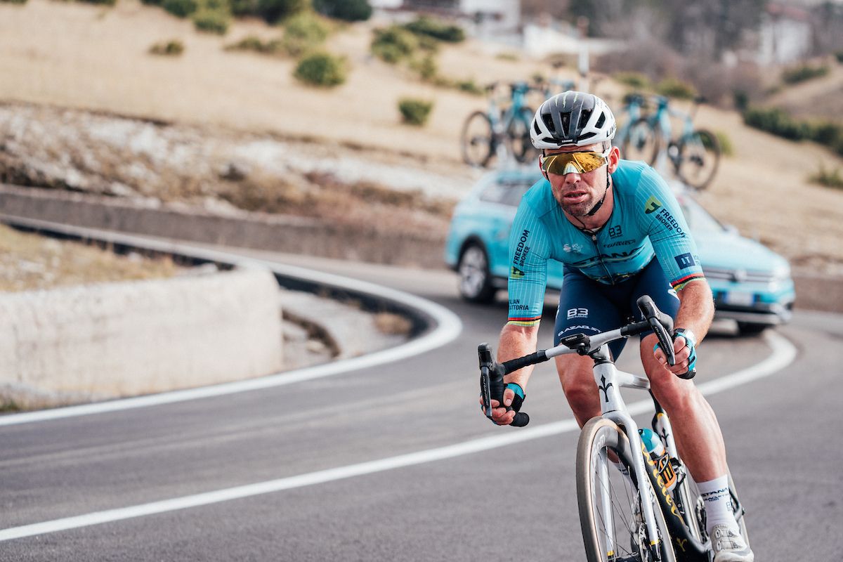 Picture by Zac Williams/SWpix.com - 08/03/2024 - Cycling - 2024 Tirreno Adriatico - Stage 5 - Torricella Sicura to Valle Castellana - Mark Cavendish, Astana Qazaqstan.