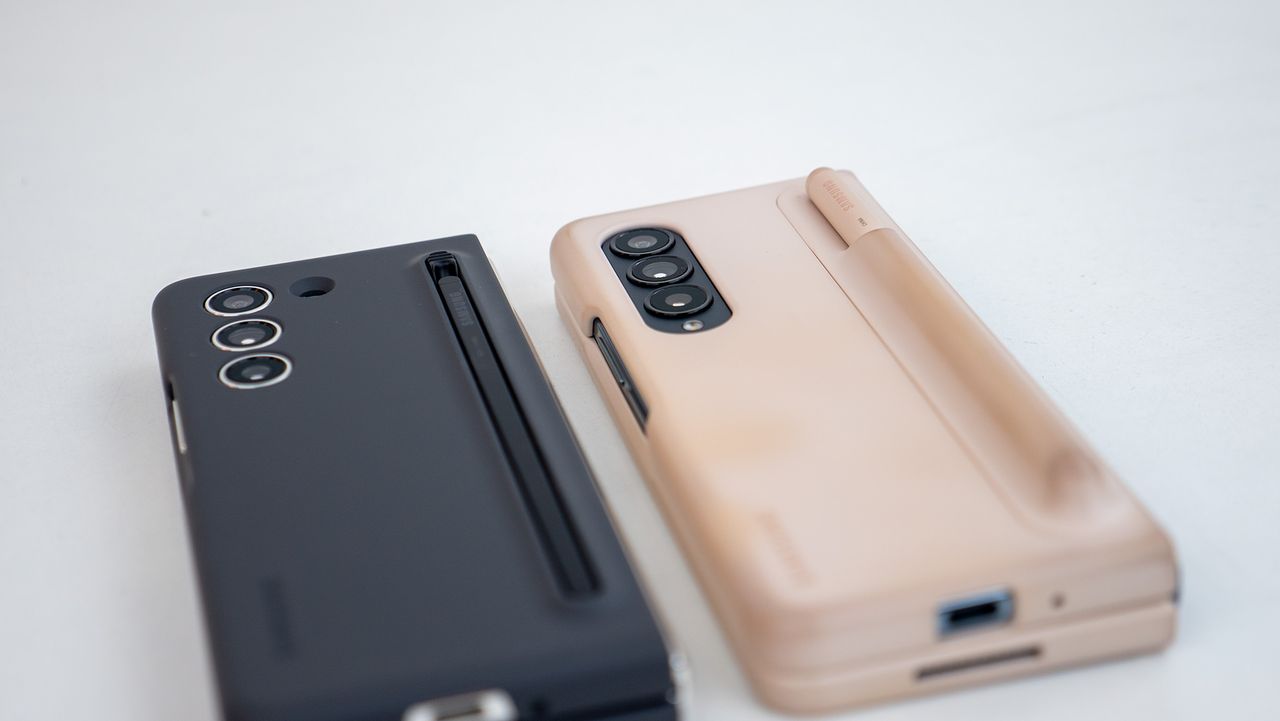 Comparing the new Slim S Pen Case for the Samsung Galaxy Z Fold 5 with the S Pen Fold Edition case on the Galaxy Z Fold 4