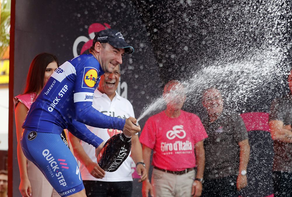 Elia Viviani (Quick-Step Floors) wins stage 3 of Giro d'Italia 2018