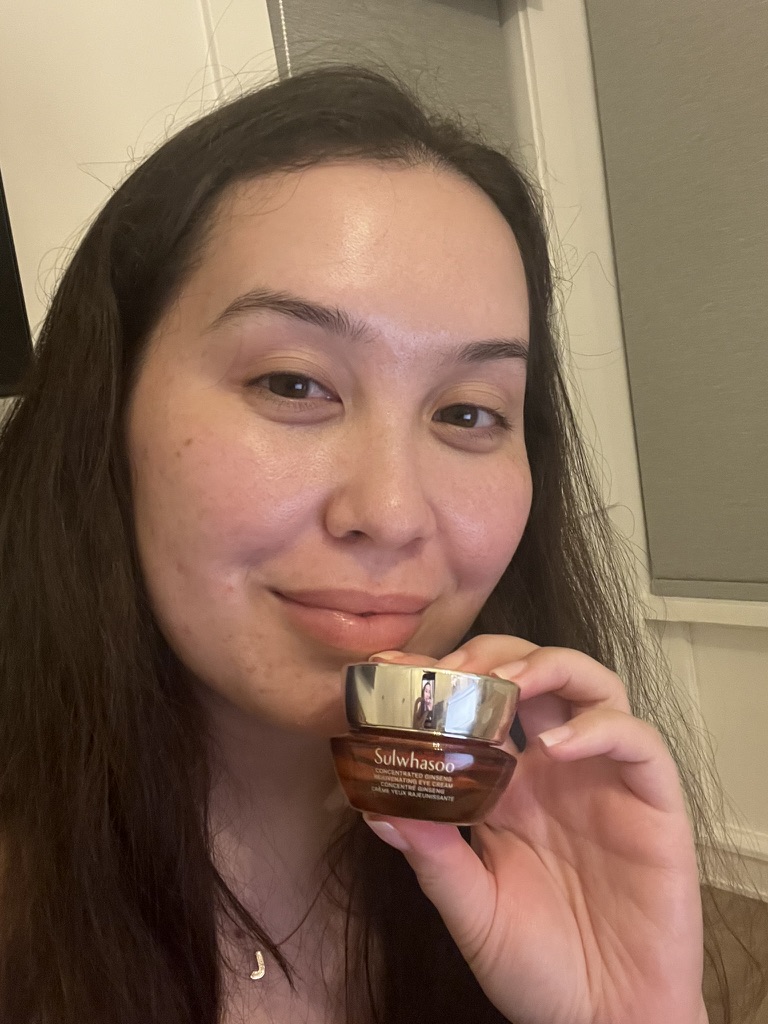 Catharine Malzahn testing Sulwhasoo eye cream