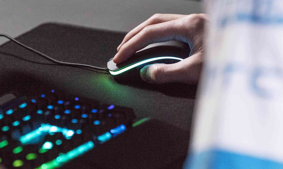 HyperX Pulsefire Surge Mouse Review: All of the Lights ...