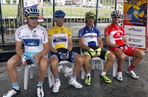 (left to right) Gruzdev, Zabriskie, Guardini and Goesinnen await the presentation
