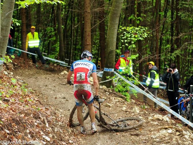 Julien Absalon (BMC Mountain Bike) led for five laps but then broke his rear dropout on a descent