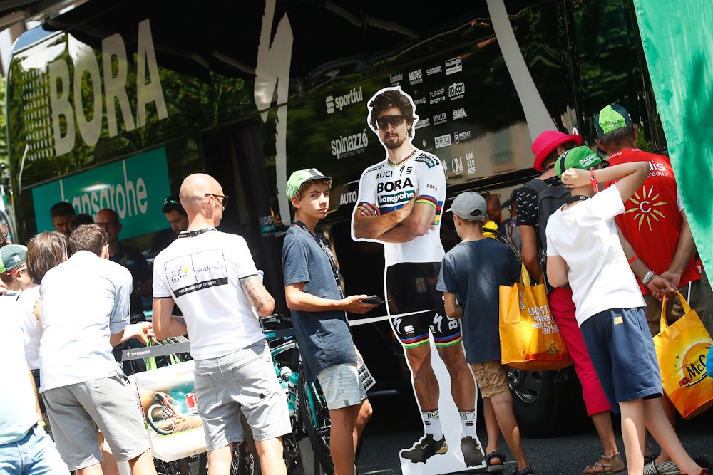 Paper Peter Sagan greets fans at the Bora-Hansgrohe team bus.