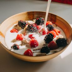 Best luteal phase snacks: A bowl of cereal and fruit