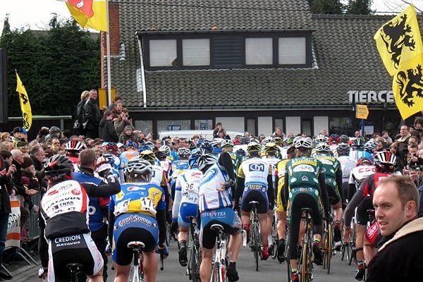 Riders rolling out in the Beglian 1.1-ranked race