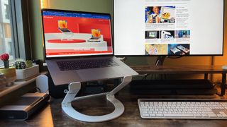 Twelve South Curve Flex MacBook Stand