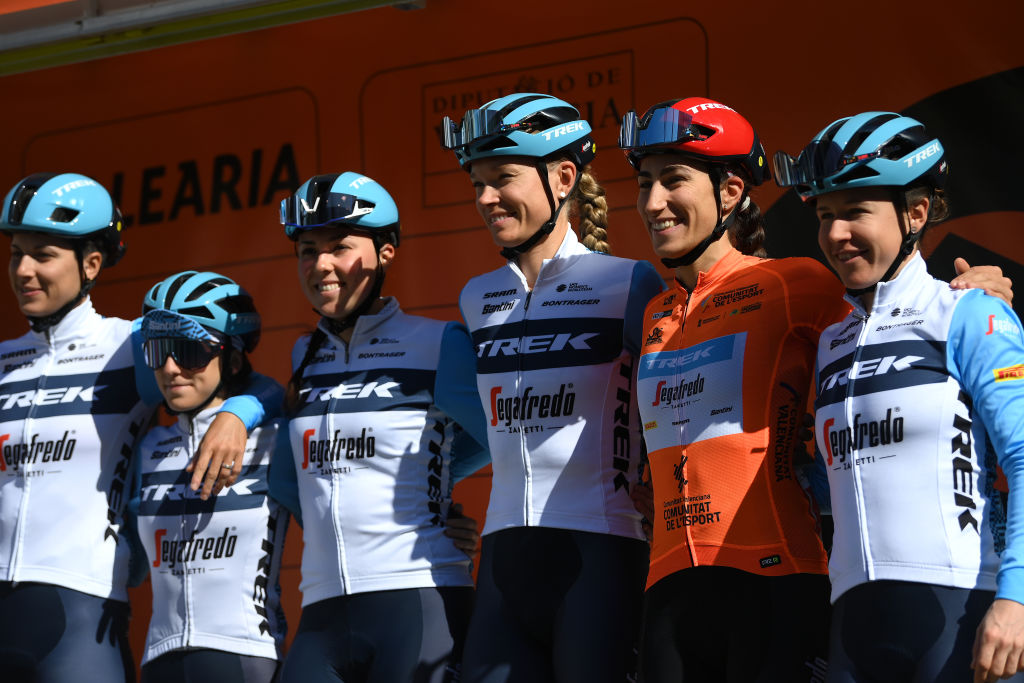 Elisa Balsamo with her Trek-Segafredo teammates