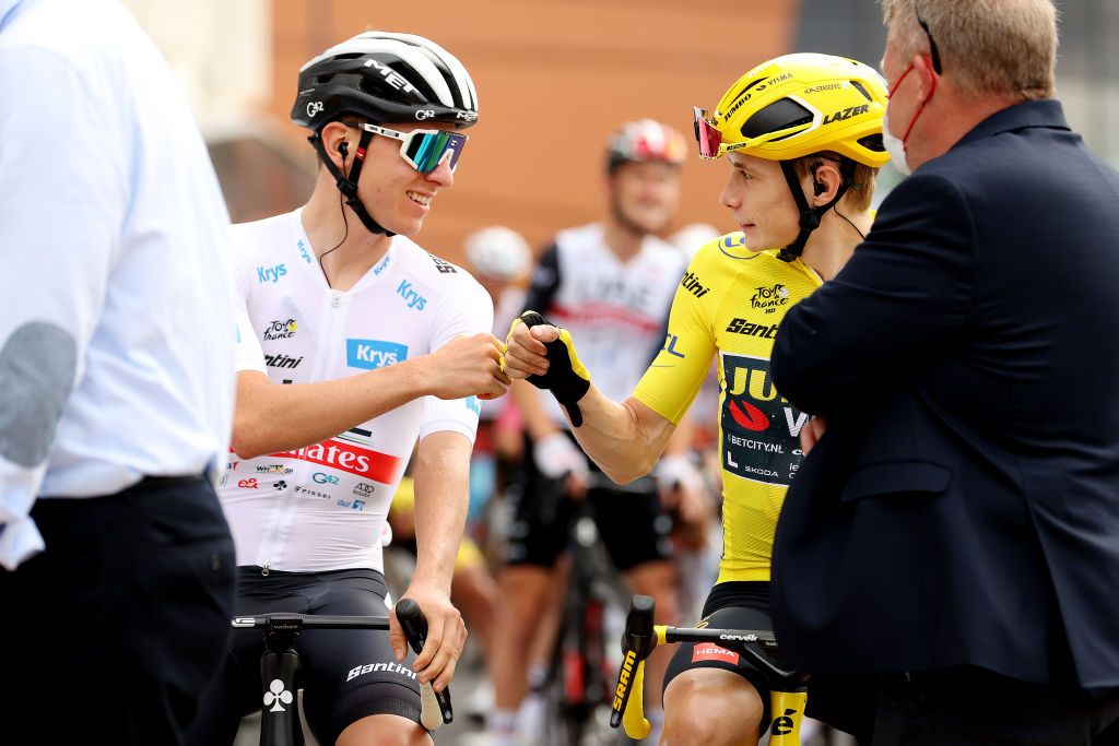 Cheers for Tadej Pogacar (UAE Team Emirates) and Jonas Vingegaard (Jumbo Visma) at the start of stage 21
