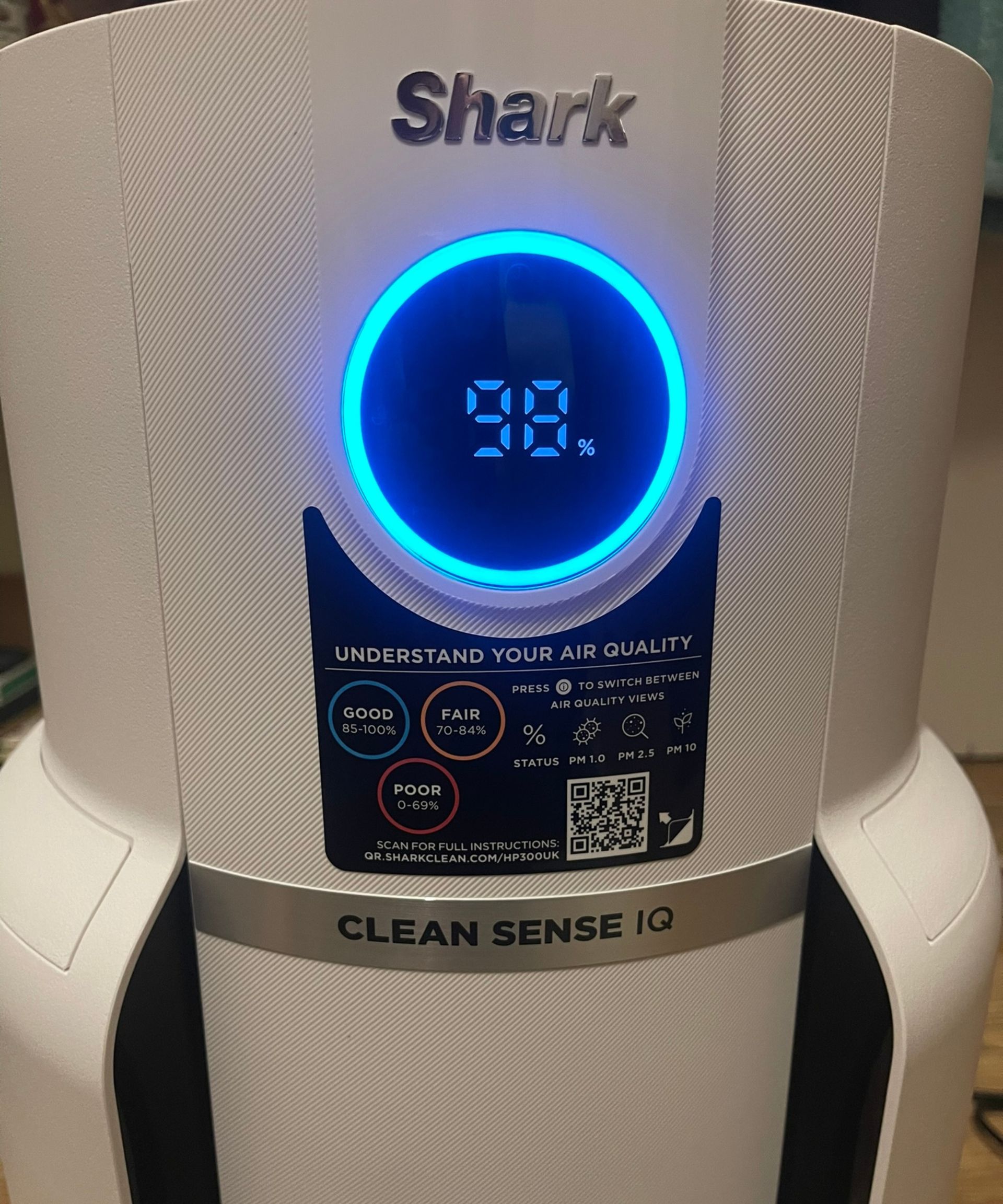 Blue indicator displaying 98% air quality while testing the Shark NeverChange Air Purifier Max in my home in Bristol, UK.