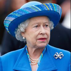 queen elizabeth princess diana victoria's bow brooch
