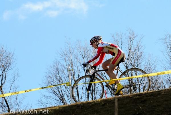 Justine Lindine (Redline/ NBX) launching an unsuccessful attack