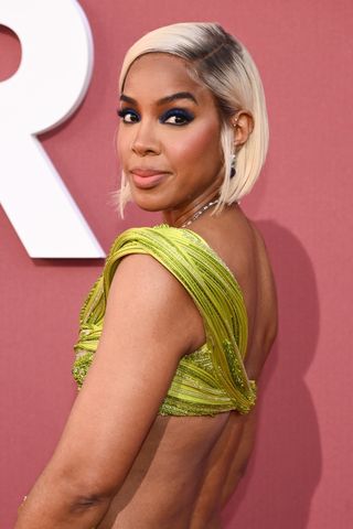 Kelly Rowland pictures with a short 'Shadow Blonde' bob look at the amfAR Gala Cannes 2024 held at the Hotel du Cap-Eden-Roc on May 23, 2024 in Cap d'Antibes, France.