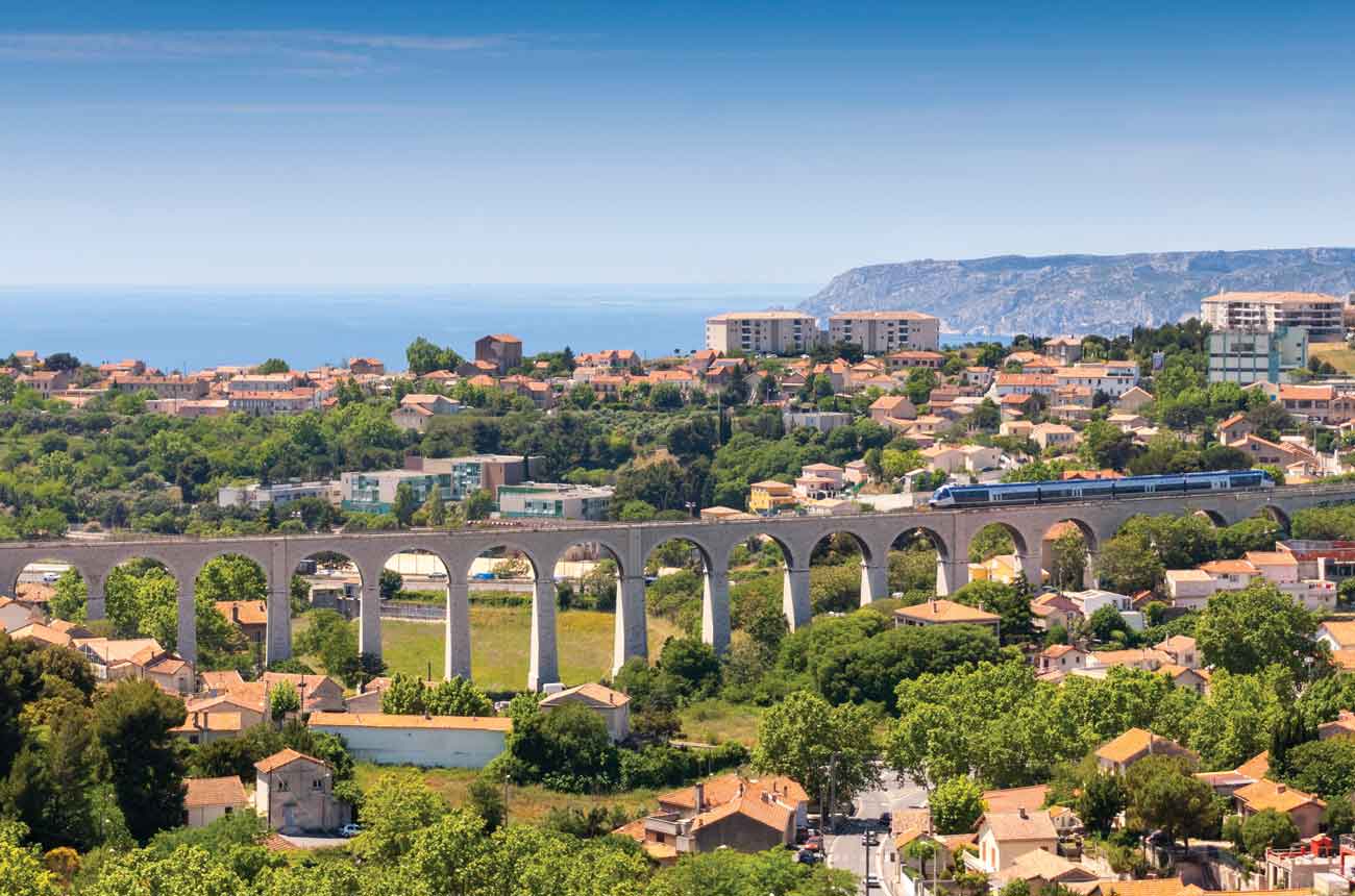 The Aygalades viaduct in Marseille, part of a railway that passes through the C&amp;ocirc;tes de Provence appellation
