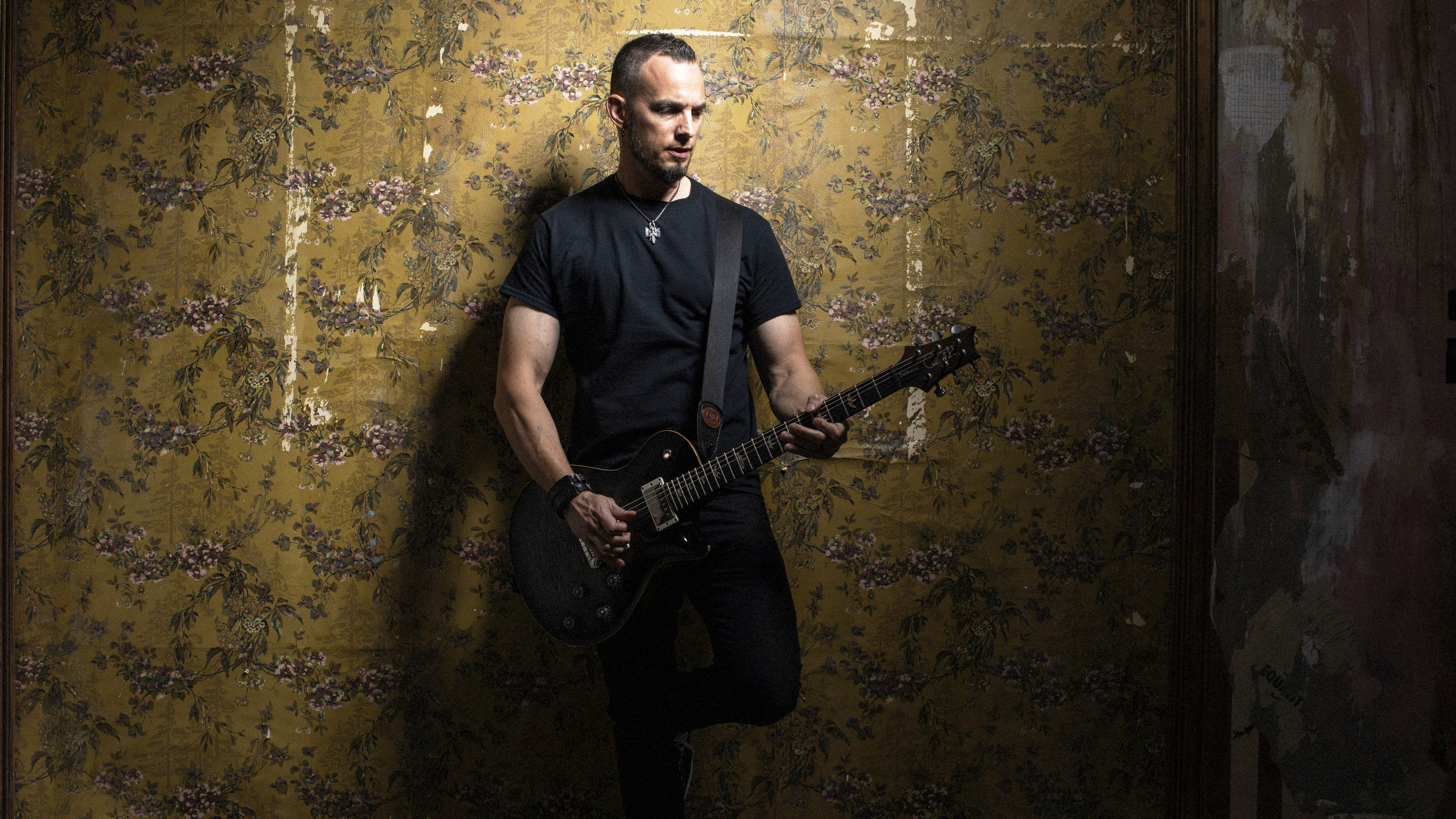 Mark Tremonti S 10 Greatest Guitar Moments Guitar World Watch over you a€ by alter bridge. mark tremonti s 10 greatest guitar