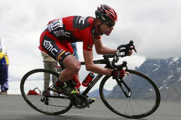Cadel Evans rode another patient, calculating stage to keep his rivals in sight.