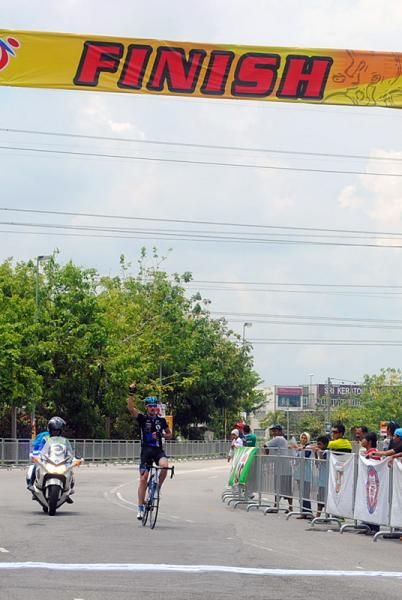 David McCann (Giant Asia Racing Team) solos to victory in the opening stage.