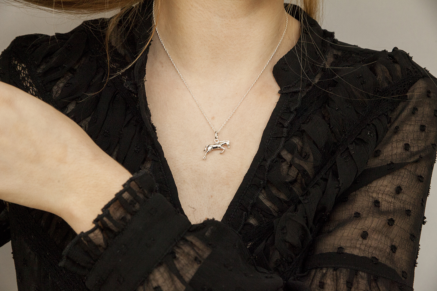 jumping-horse-pendant-1.jpg