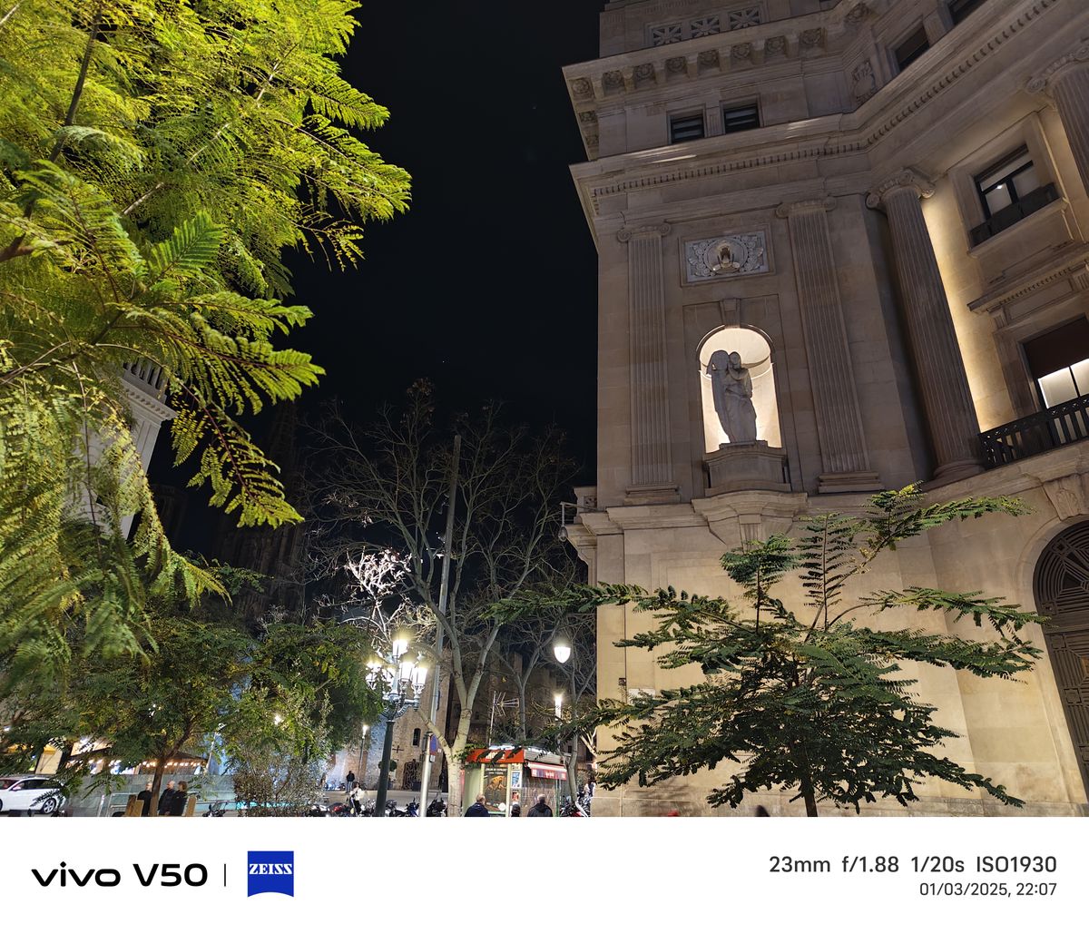 A photo taken on the Vivo V50 at night
