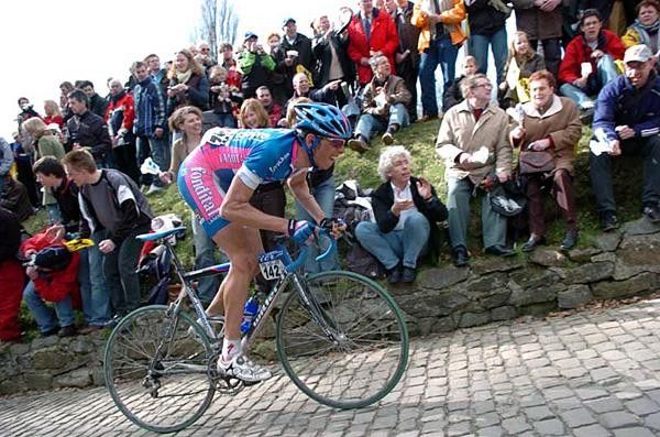 Alessandro Ballan (Lampre-Fondital) puts the power down