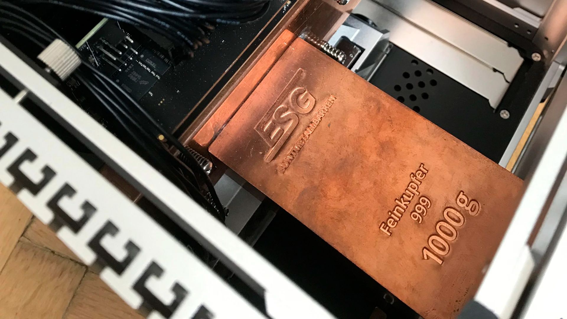 ryzen-9-7950x-passively-cooled-with-2-2lb-copper-bar-tom-s-hardware