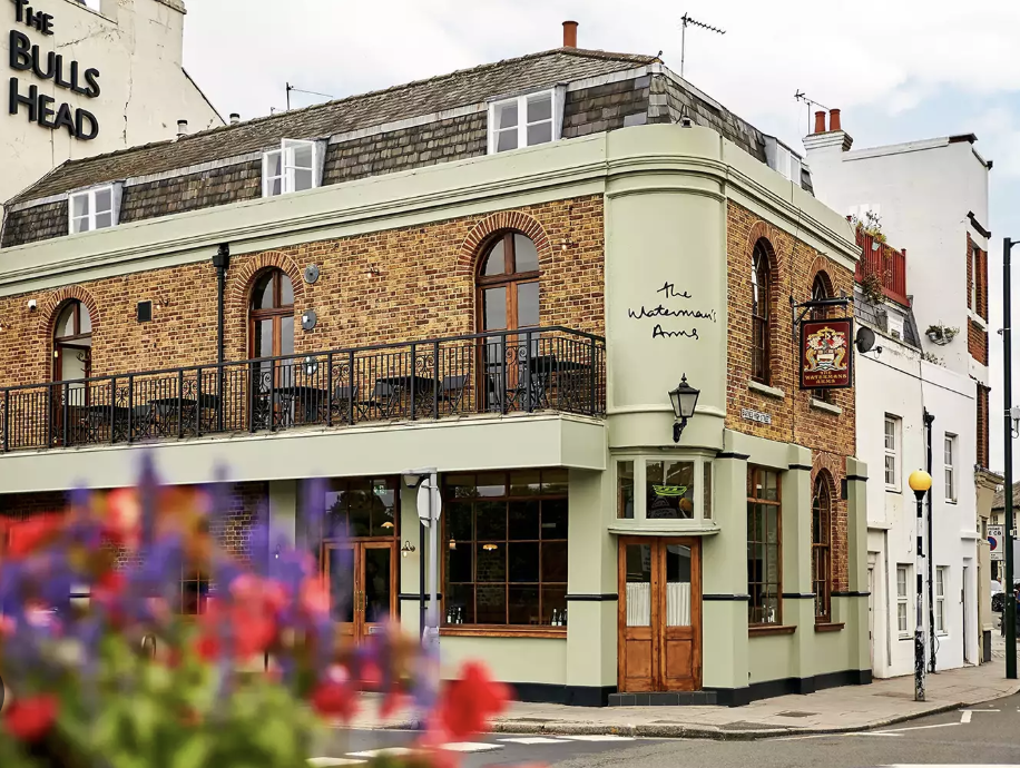 an image of the exterior of the waterman arms in barnes