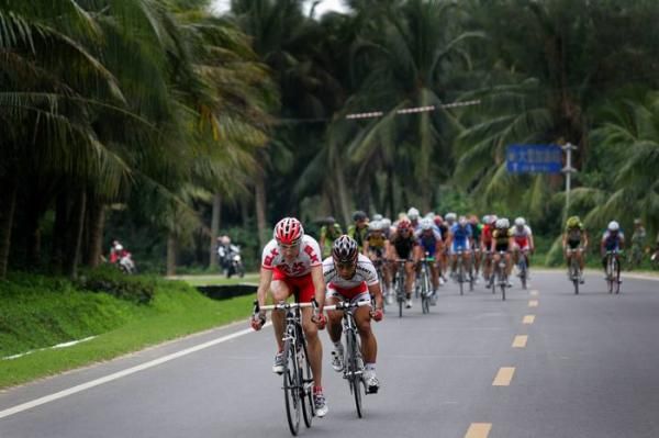 One of the several breal attempts as the race nears the finish.