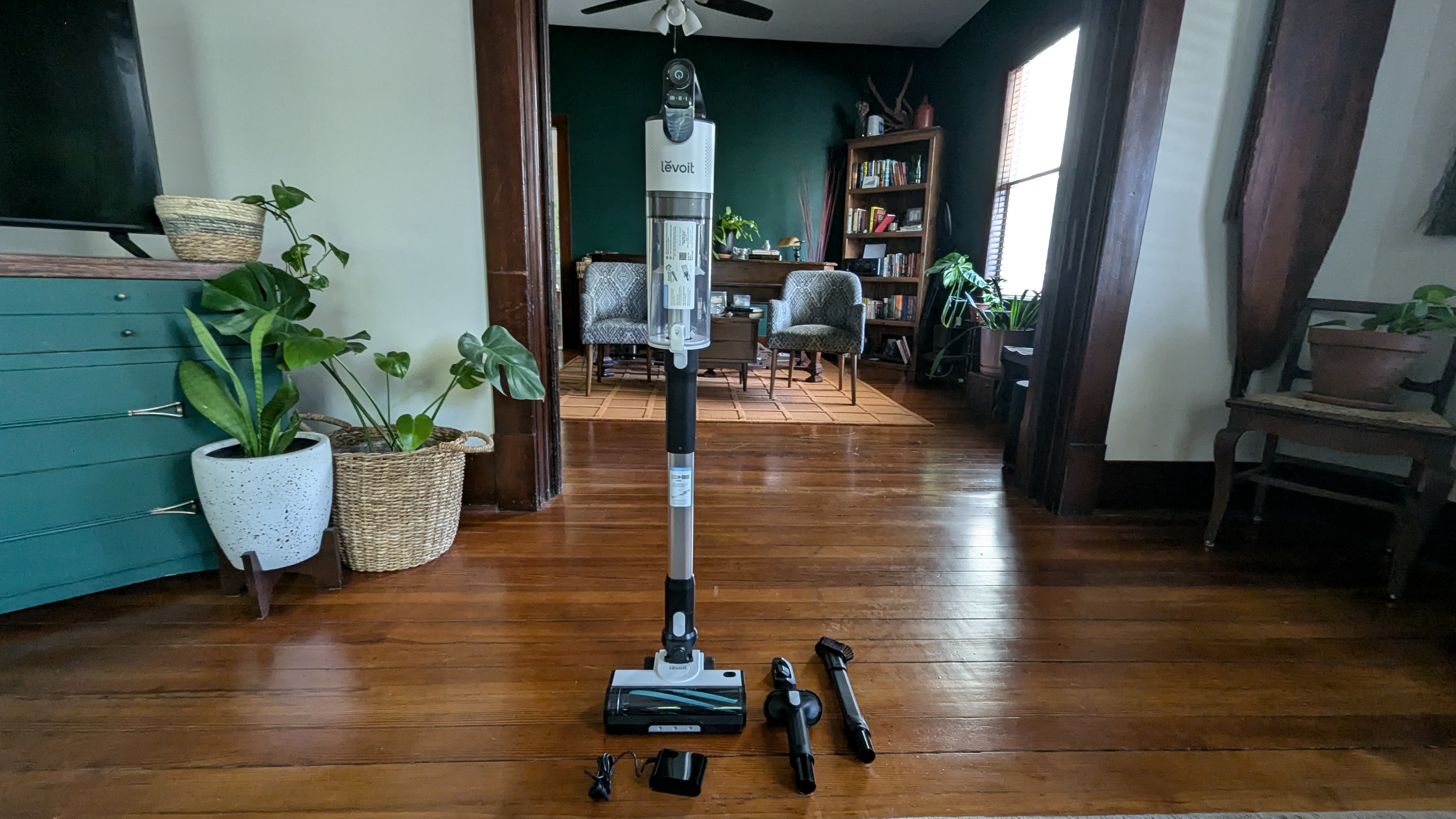 The LVAC-200 cordless vacuum cleaner in a living room