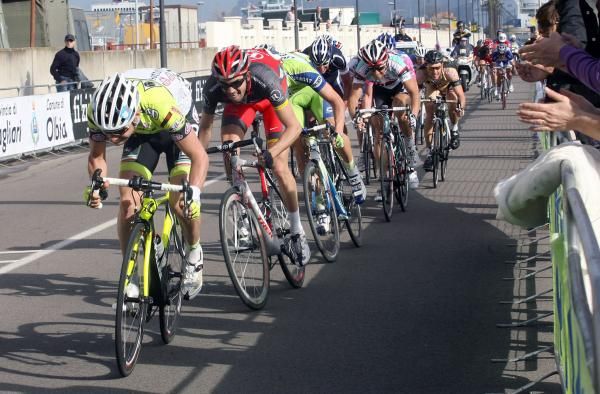 Lequatre (RadioShack) sits second wheel in the sprint