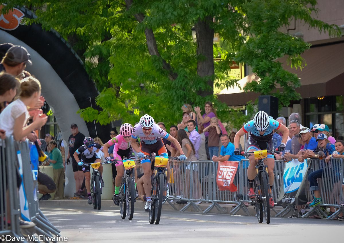 Katie Compton (Trek) edges out Rose Grant for the win by a margin of one inch.