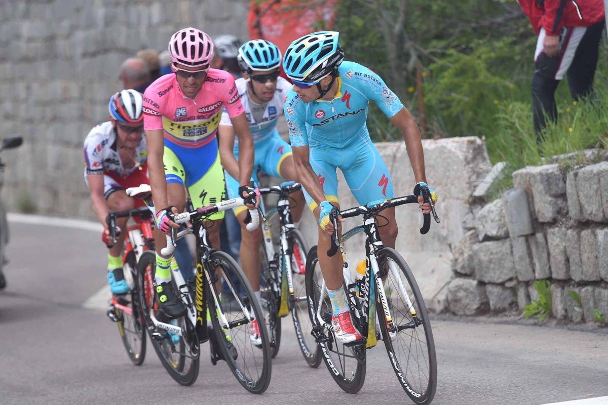 Mikel Landa checks who's behind him in the finale