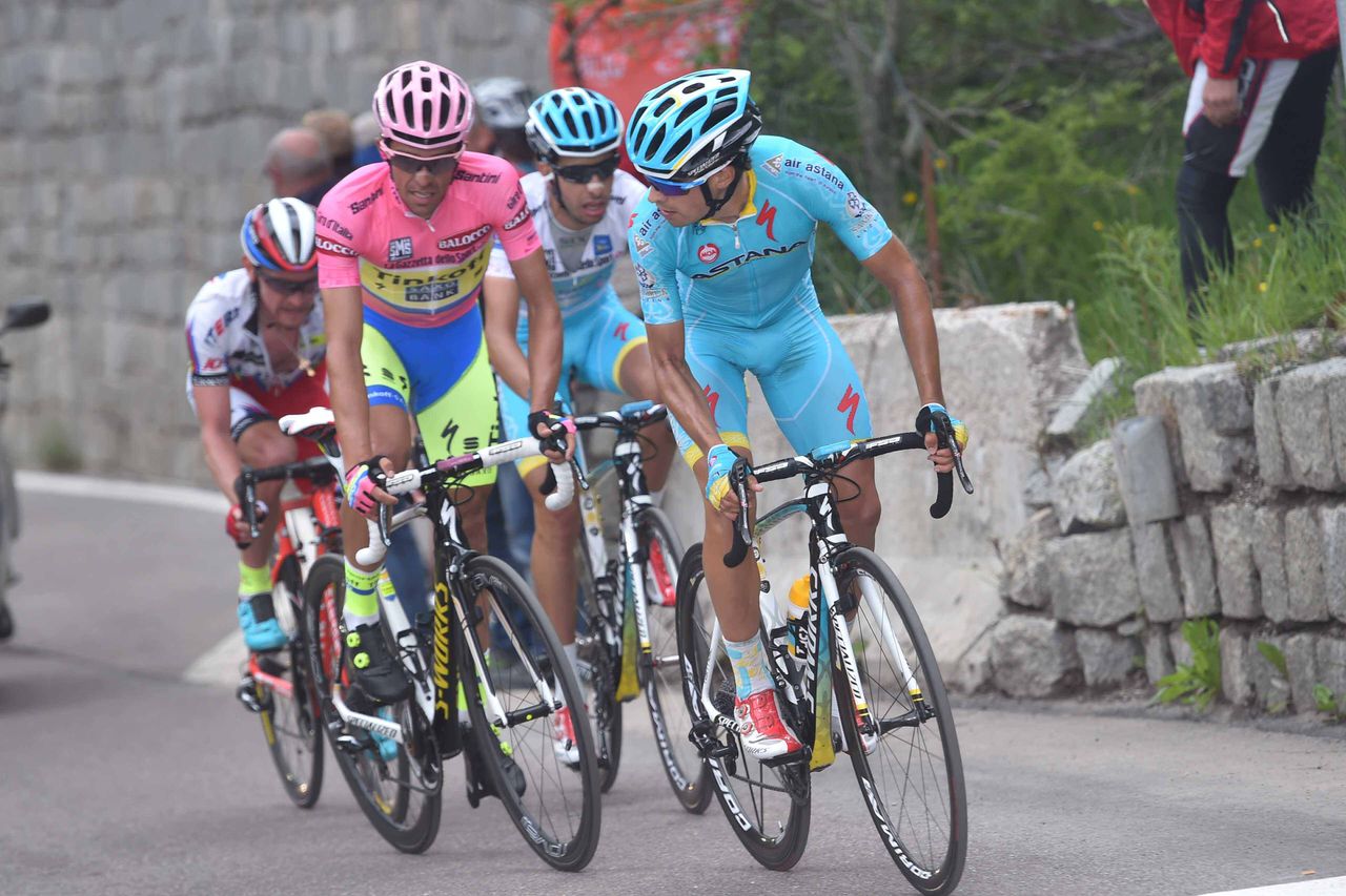 Mikel Landa checks who's behind him in the finale