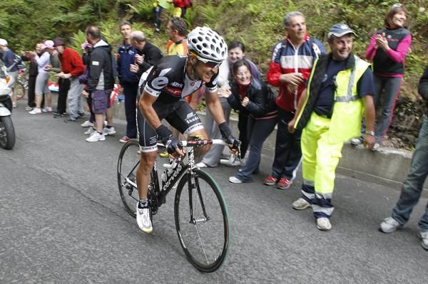 Carlos Sastre tried to limit his losses